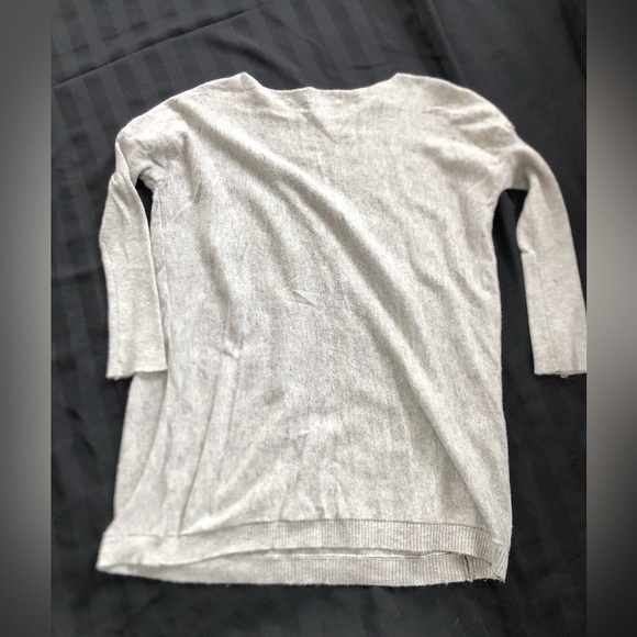 THE TESS Grey Sweater with Apple Design - Picture 16 of 16